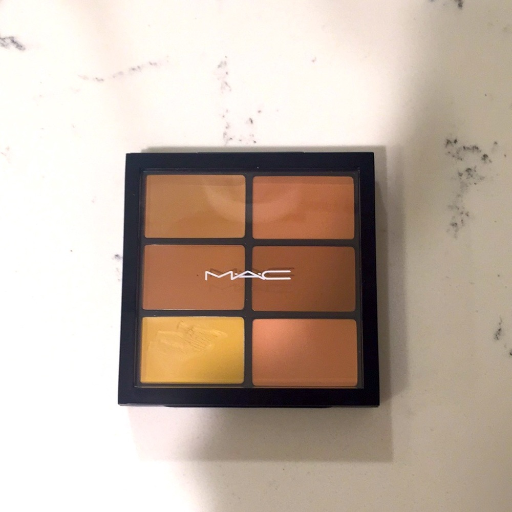 MAC Pro Conceal and Correct Palette- Medium